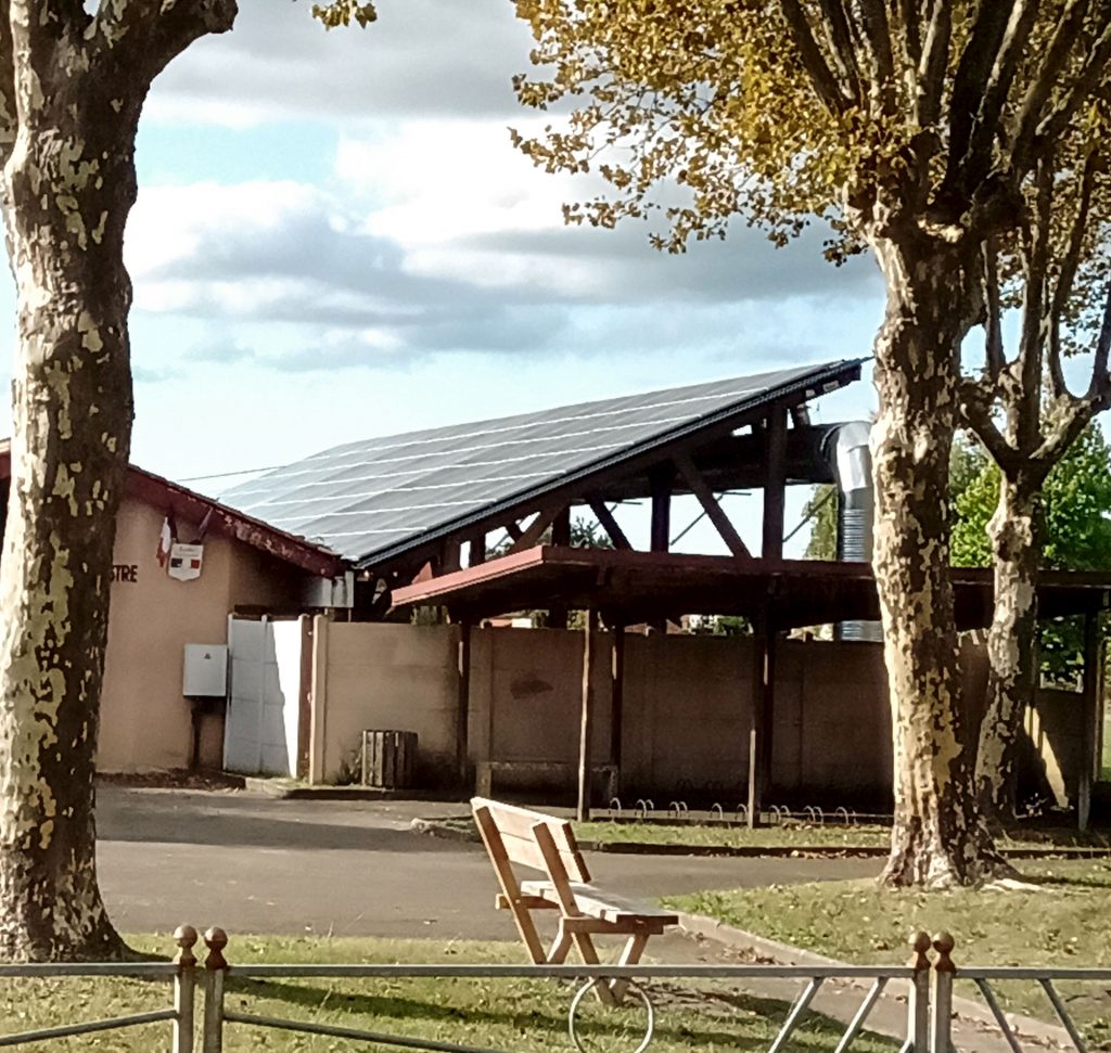 ombrière thermovoltaïque pour une école